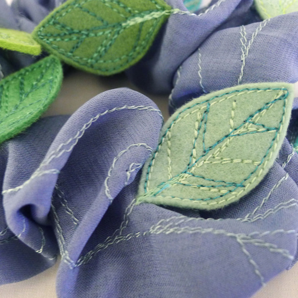 Scrunchy : Leaves (blue gray) 第2張的照片