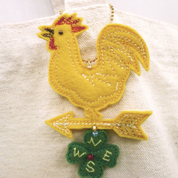 Lucky Charm with Clover : Weathercock (yellow) 第1張的照片