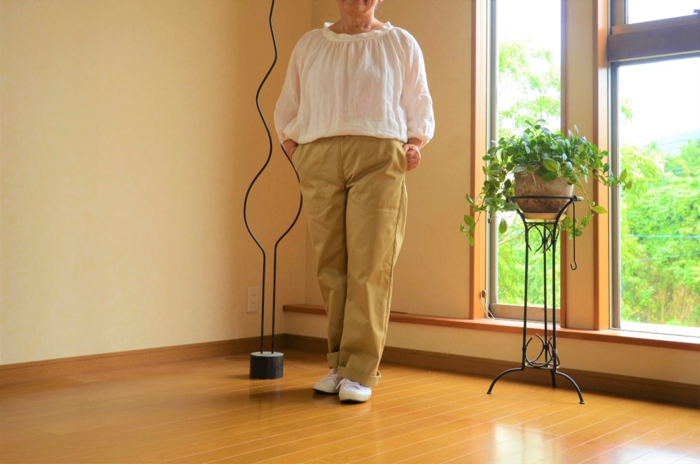 ✂　くったりリネン　オフホワイトのブラウス