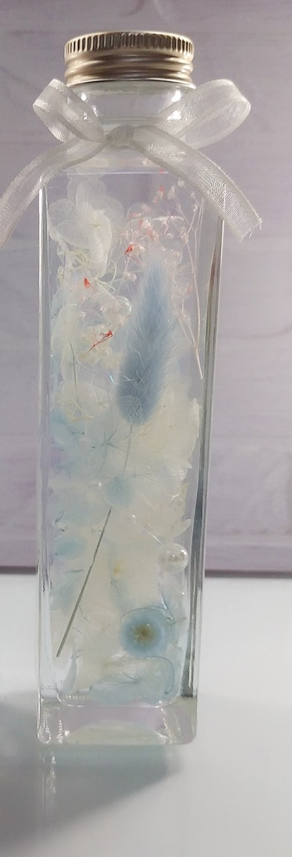ハーバリウム シンデレラ ホワイト ブルー アクア 水色 あじさい パール ラメ プリザーブドフラワー ドライフラワー 4枚目の画像