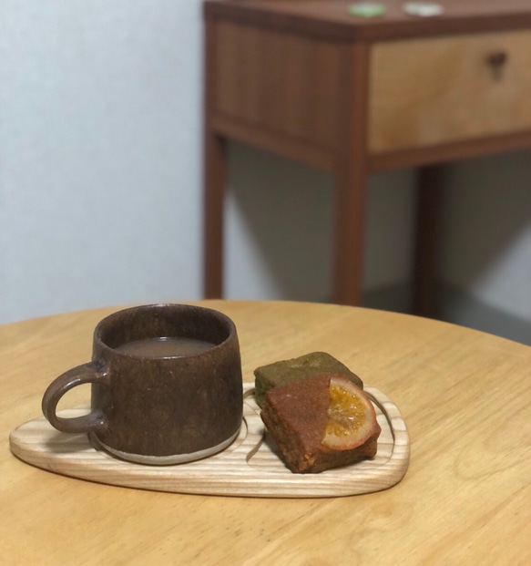 おうちでカフェ気分♪ コーヒーとお菓子をのせる木のカフェプレート　　ブラックチェリーやオークでも製作可能です＊ 2枚目の画像