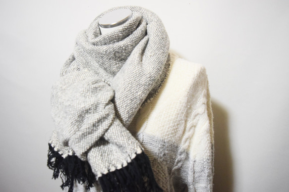 【手織り☆自然素材】ガラ紡のふわふわ毛糸マフラーショール「生成りホワイト」 4枚目の画像