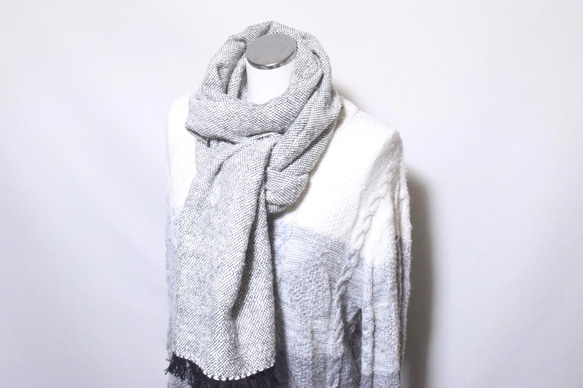 【手織り☆自然素材】ガラ紡のふわふわ毛糸マフラー「生成りホワイト」 2枚目の画像