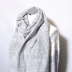 【手織り☆自然素材】ガラ紡のふわふわ毛糸マフラー「生成りホワイト」 3枚目の画像