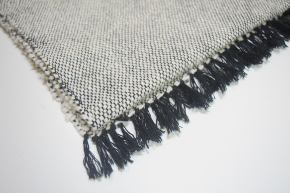 【手織り☆自然素材】ガラ紡のふわふわ毛糸マフラー「生成りホワイト」 7枚目の画像