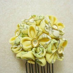 つまみ細工のヘアコーム (菜の花） 2枚目の画像