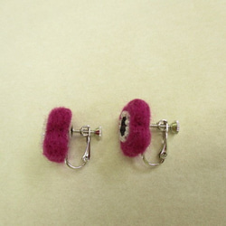 【Sale】羊毛フェルト　お花のイヤリング(空色） 2枚目の画像