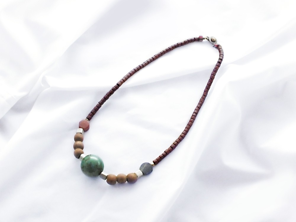 ターコイズ玉のアンティークビーズネックレス