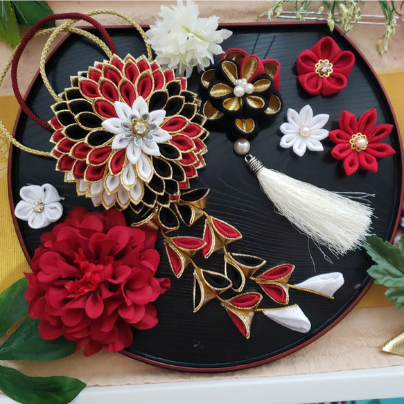 特大つまみ細工髪飾り 赤黒白ゴールドダリア赤 成人式 卒業式 結婚式  