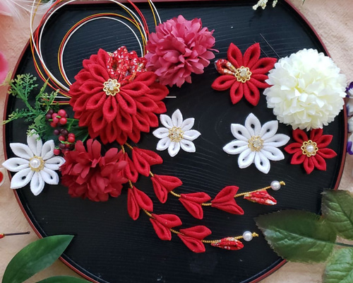 つまみ細工髪飾り 摘まみ細工 赤 卒業式 成人式 結婚式 披露宴 神社式