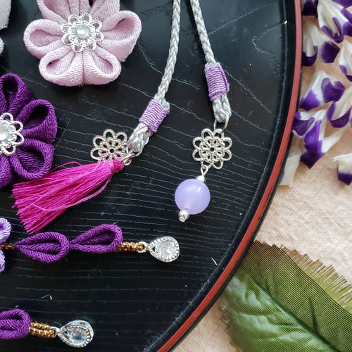 つまみ細工髪飾り 摘まみ細工藤の花 紫 白 銀 紐 着物 ⭐～楓樺