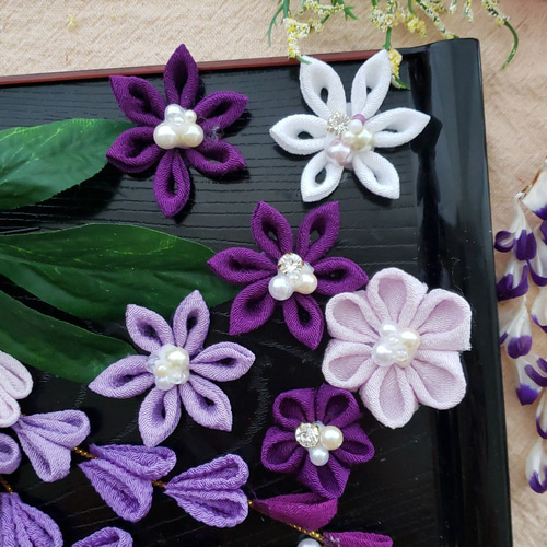 つまみ細工帯留め　帯飾り　紫　白　金　パールチェーン つまみ細工帯留め 帯飾り 紫 白 金 パールチェーン