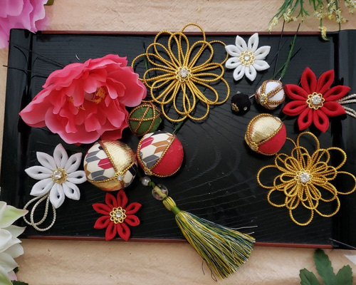 髪飾り追加に　ちりめんボール髪飾り　メタリックヤーン花 つまみ細工髪飾り ちりめんボール髪飾り メタリックヤーン花 赤系