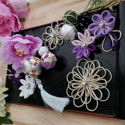 つまみ細工髪飾り ちりめんボール髪飾り メタリックヤーン花 紫系