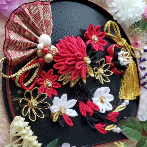 つまみ細工髪飾り 摘まみ細工 赤 金 黒 センス タッセル 着物 ⭐～楓樺