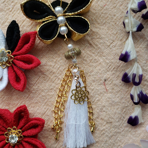 つまみ細工髪飾り 摘まみ細工 赤金黒蝶々 着物 ⭐～楓樺～⭐セール中