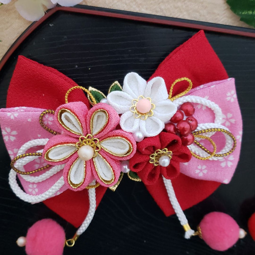 つまみ細工リボン髪飾り　赤　白　七五三　成人式　浴衣　卒業式　花魁　結婚式 つまみ細工リボン髪飾り赤白七五三成人式浴衣卒業式花魁結婚式