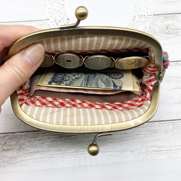 並んだコインがま口（コインキャッチャー付き）☆手編みの外ポケットタイプ☆～小銭を整理整頓便利財布～コンパクト財布 5枚目の画像