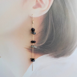 ブラックスピネル×ダルメシアン＊天然石のロングチェーンシリーズ【14kgf/pierce or earring】 5枚目の画像