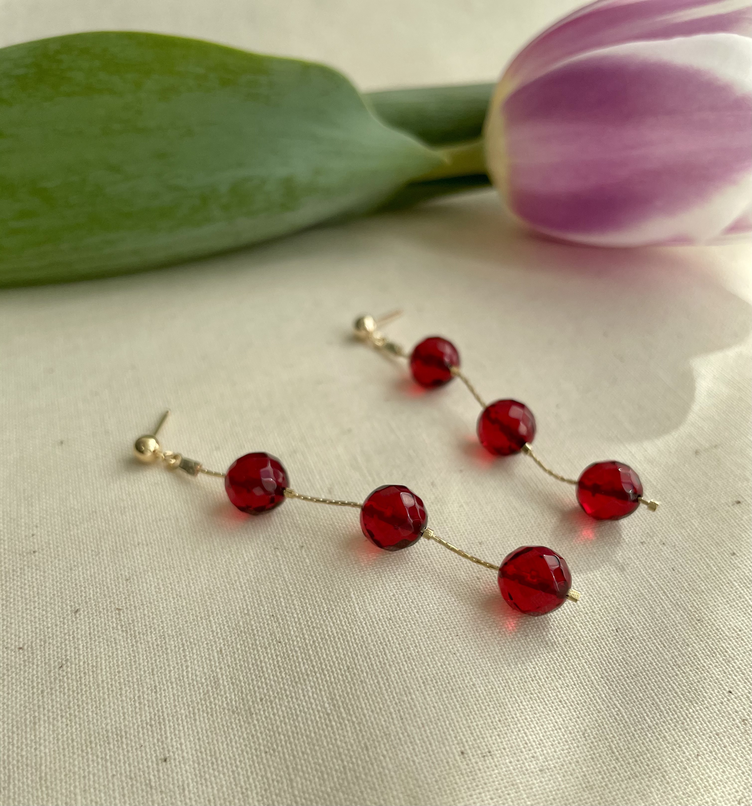 【14kgf/pierce or earring】トロける果実＊レッドアンバーの揺れるロングチェーンシリーズ