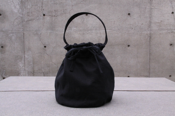 wrapping bucket bag【ブラック】 1枚目の画像