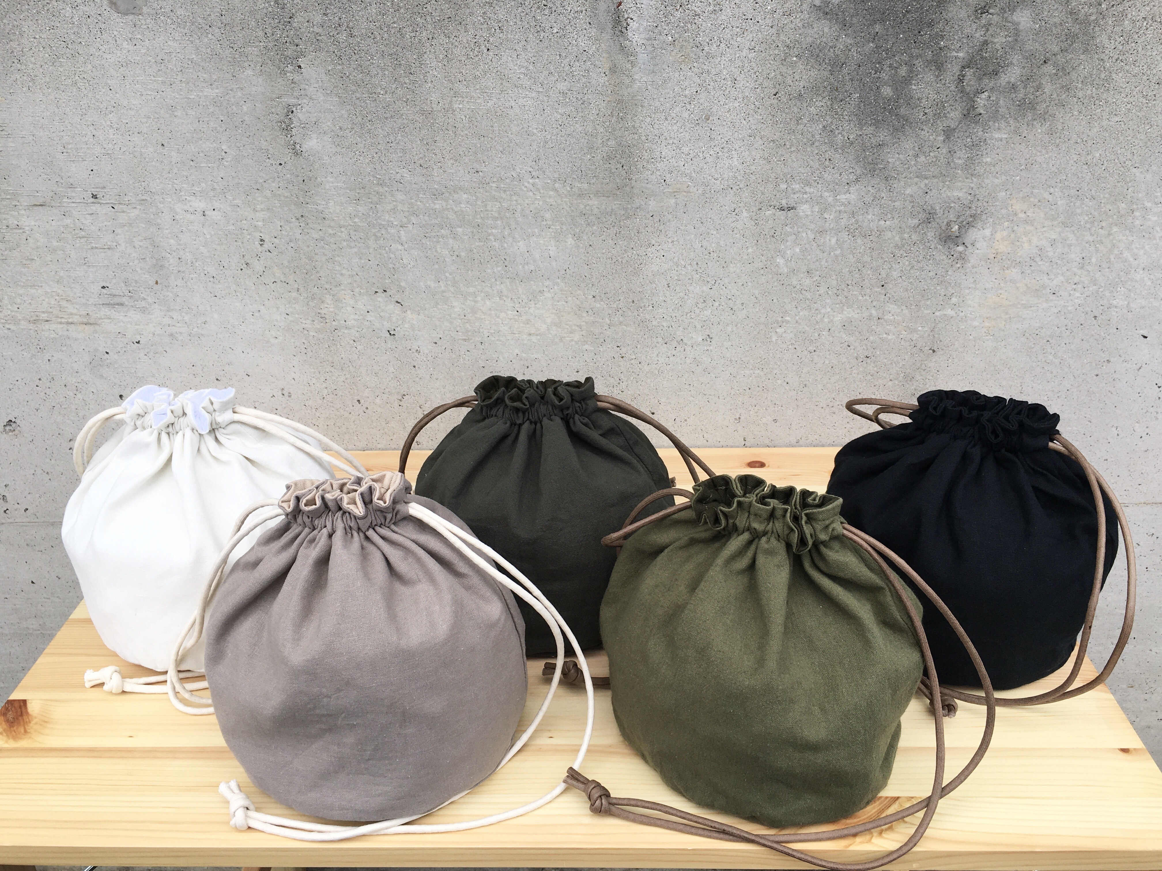 kinchaku bag【リネンオフホワイト】｜詳細画像