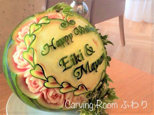 結婚式のウェルカムコーナーをスイカで素敵に飾りましょう。【オーダーフルーツカービング】 P2103827861(16100円)