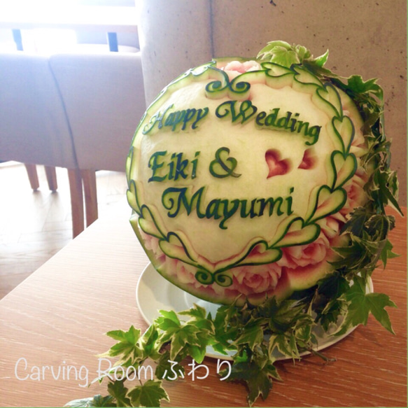 結婚式のウェルカムコーナーをスイカで素敵に飾りましょう。【オーダーフルーツカービング】 P2103827861(16100円)