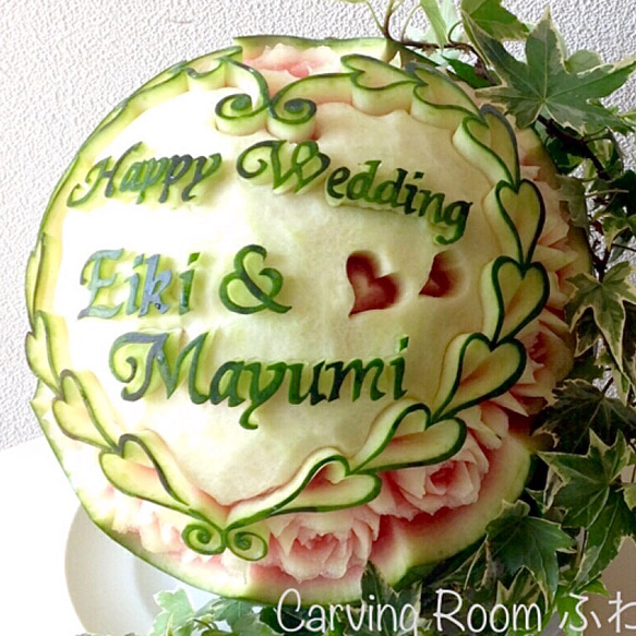 結婚式のウェルカムコーナーをスイカで素敵に飾りましょう。【オーダーフルーツカービング】 P2103827861(16100円)