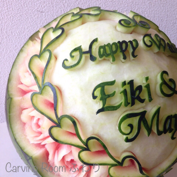 結婚式のウェルカムコーナーをスイカで素敵に飾りましょう。【オーダーフルーツカービング】 P2103827861(16100円)