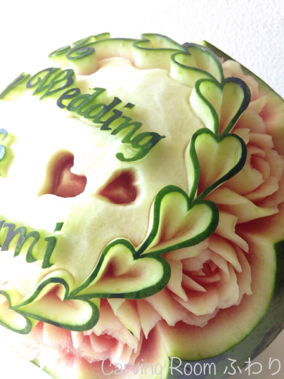 結婚式のウェルカムコーナーをスイカで素敵に飾りましょう。【オーダーフルーツカービング】 P2103827861(16100円)