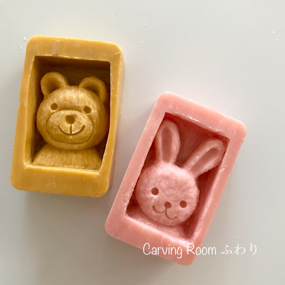 【ソープカービング】ローズの香りの石けんのウサギさんは可愛すぎ！　喜ばれるプレゼント！ありきたりではない石鹸彫刻　誕生日 2枚目の画像