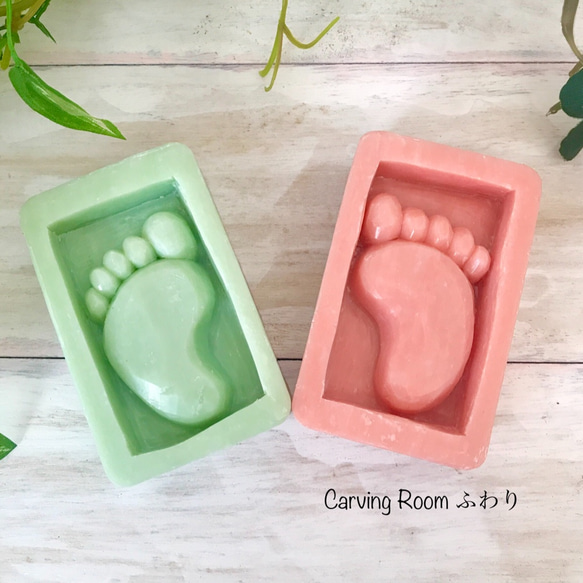 【ソープカービング】【2個】赤ちゃんを迎える楽しみを！石鹸に赤ちゃんの足型を彫りました　出産祝い　誕生日　プレゼント 5枚目の画像