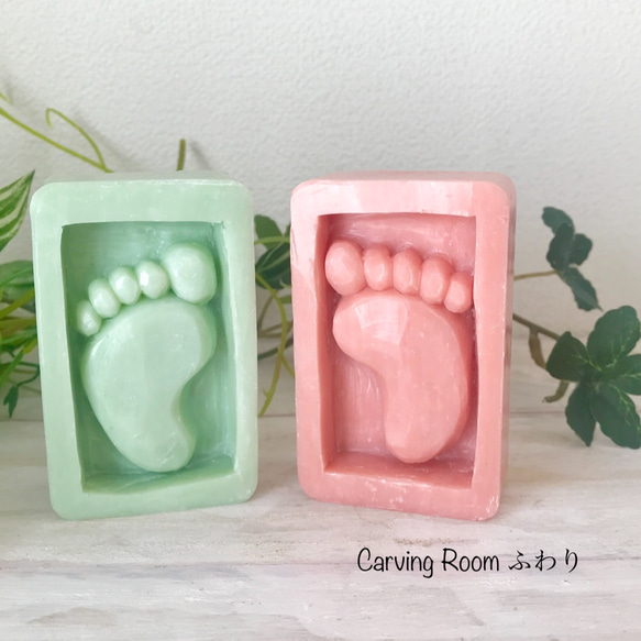 【ソープカービング】【2個】赤ちゃんを迎える楽しみを！石鹸に赤ちゃんの足型を彫りました　出産祝い　誕生日　プレゼント 6枚目の画像