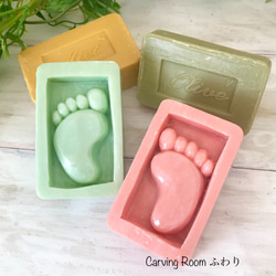 【ソープカービング】【2個】赤ちゃんを迎える楽しみを！石鹸に赤ちゃんの足型を彫りました　出産祝い　誕生日　プレゼント 7枚目の画像