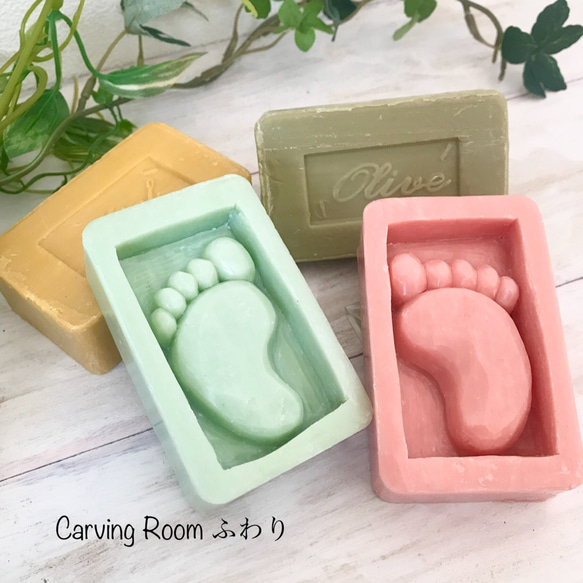 【ソープカービング】【2個】赤ちゃんを迎える楽しみを！石鹸に赤ちゃんの足型を彫りました　出産祝い　誕生日　プレゼント 8枚目の画像