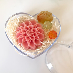【ソープカービング】石鹸を彫った可愛いダリアの花でプチギフト　枯れないお花　石けん彫刻　誕生日・退職・送別花など 2枚目の画像