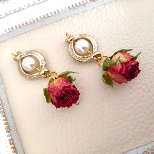 パール 薔薇ピアス ♡ ドライフラワー ピアス（その他） ぷちかどー 
