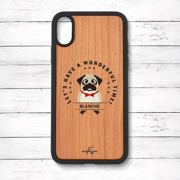 【可刻名字】Pug（徽章）減震型木質iPhone手機殼 第1張的照片