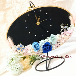 ✼花時計✼　鮮やかなブルーの刺繍枠花時計【受注生産】 2枚目の画像