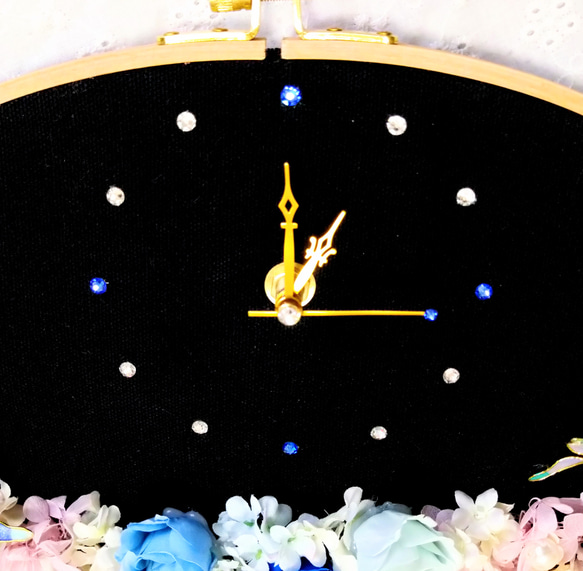 ✼花時計✼　鮮やかなブルーの刺繍枠花時計【受注生産】 5枚目の画像