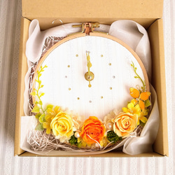 ❋花時計❋刺繍枠　掛時計　ビタミンカラー 6枚目の画像