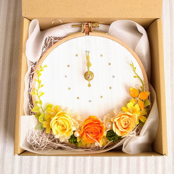 ❋花時計❋刺繍枠　掛時計　ビタミンカラー 6枚目の画像