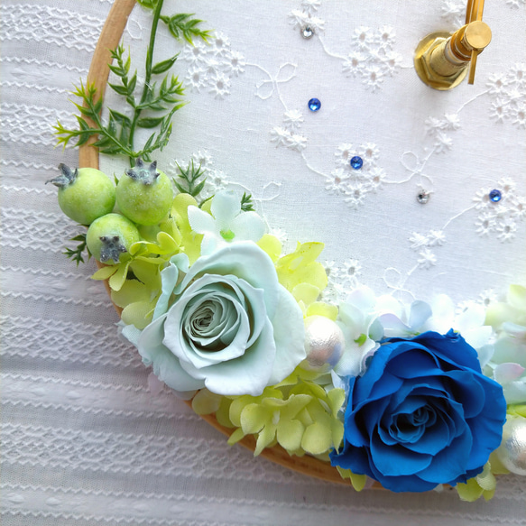 ❋花時計❋刺繍枠　掛時計　鮮やかなブルー 5枚目の画像