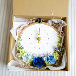 ❋花時計❋刺繍枠　掛時計　鮮やかなブルー 6枚目の画像