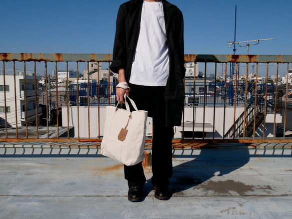 Clasicc Tote bag <Off white M > 1枚目の画像