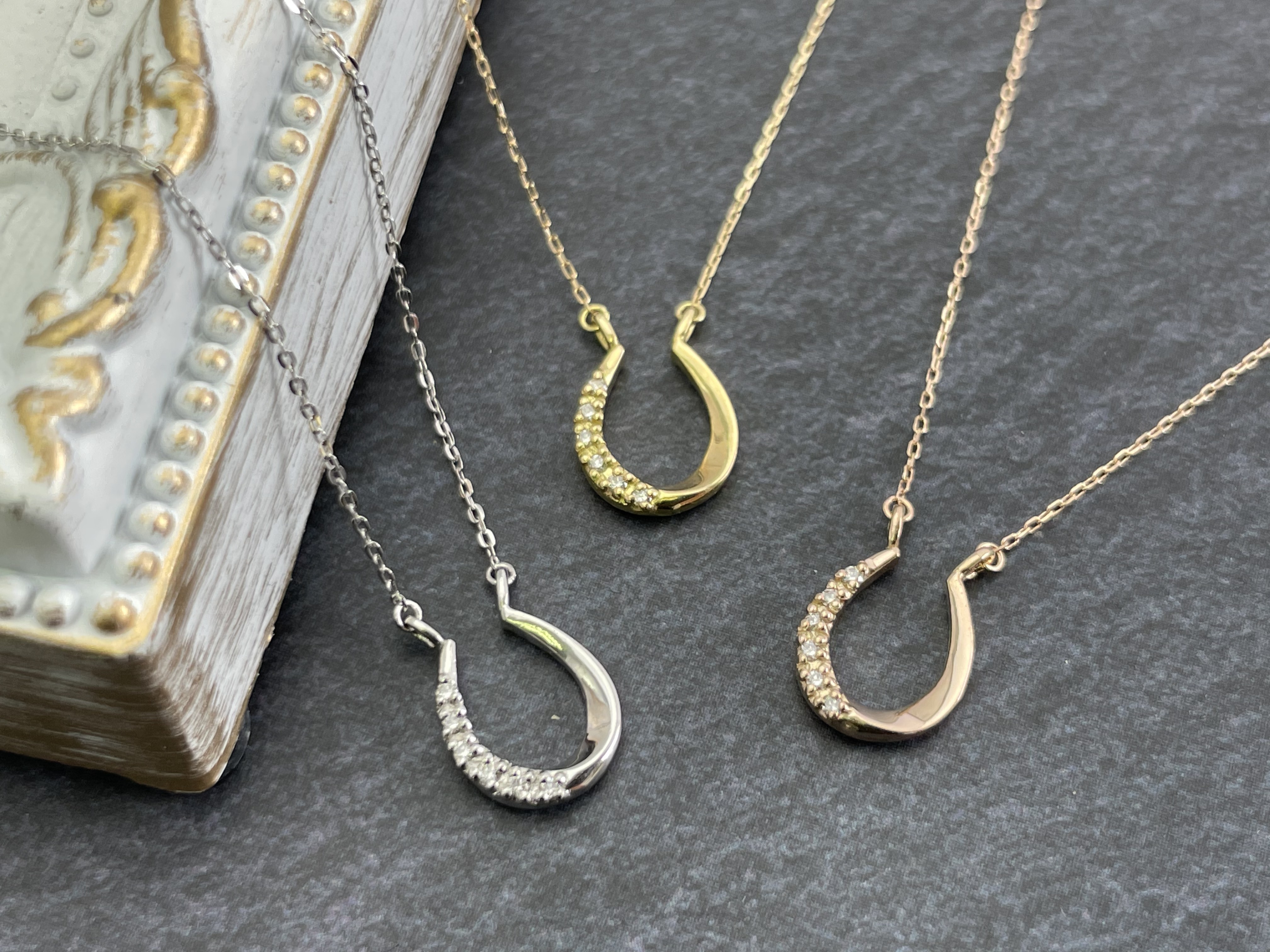 ～ハーフラインダイヤの馬蹄～  No.2911  PT/K18YG/PG  ダイヤモンド  ペンダントネックレス