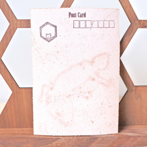 本革の凸凹絵葉書 レオパ（ヒョウモントカゲモドキ）［レザー 