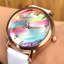 虹色のレインボー文字盤 レディース ホワイトレザーウォッチ  腕時計 3枚目の画像