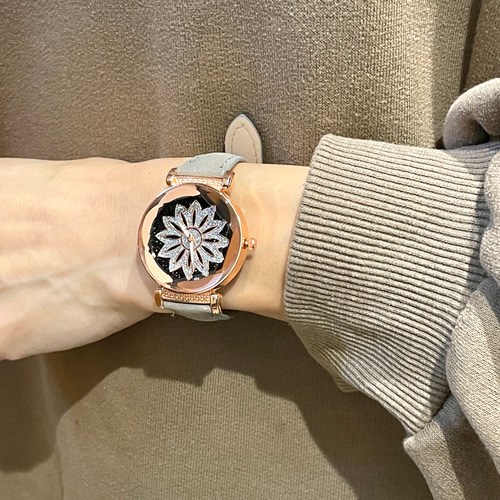 SWAROVSKI 腕時計 キラキラ クリスタル ストーン レザーベルト グレー SWAROVSKI 腕時計 キラキラ クリスタル ストーン レザーベルト